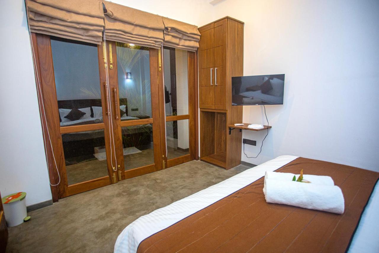 The Shades Galle Exterior photo