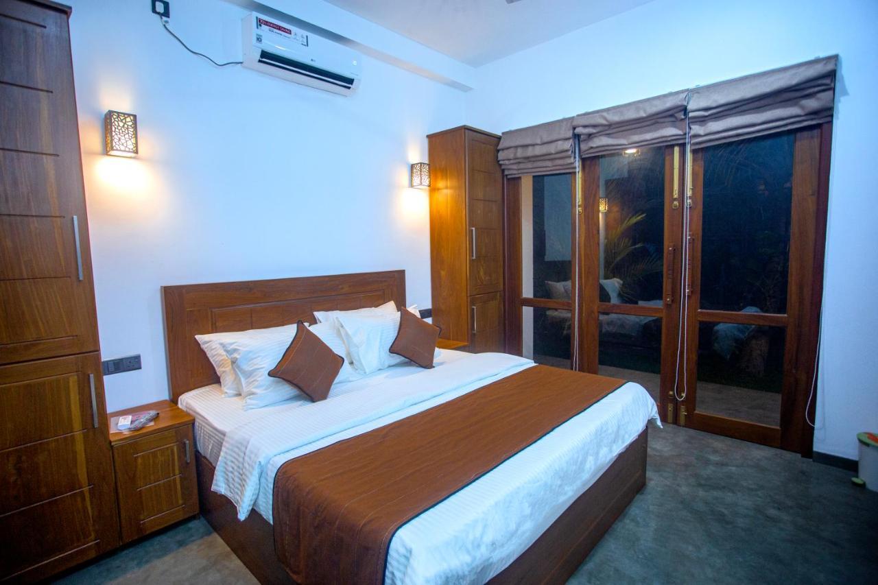 The Shades Galle Exterior photo
