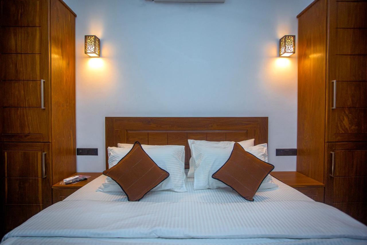 The Shades Galle Exterior photo